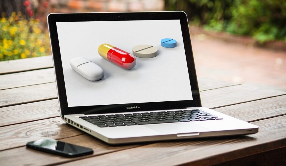online, pharmacy, shop, e-commerce, capsule, medication, computer, purchase, buy, healthcare, medicine, pills