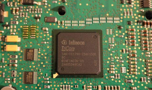 cpu, processor, chip, computer, ic, electronics, tricore, dme, green computer, green laptop, cpu, cpu, cpu, cpu, cpu, chip, tricore