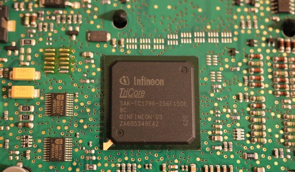 cpu, processor, chip, computer, ic, electronics, tricore, dme, green computer, green laptop, cpu, cpu, cpu, cpu, cpu, chip, tricore