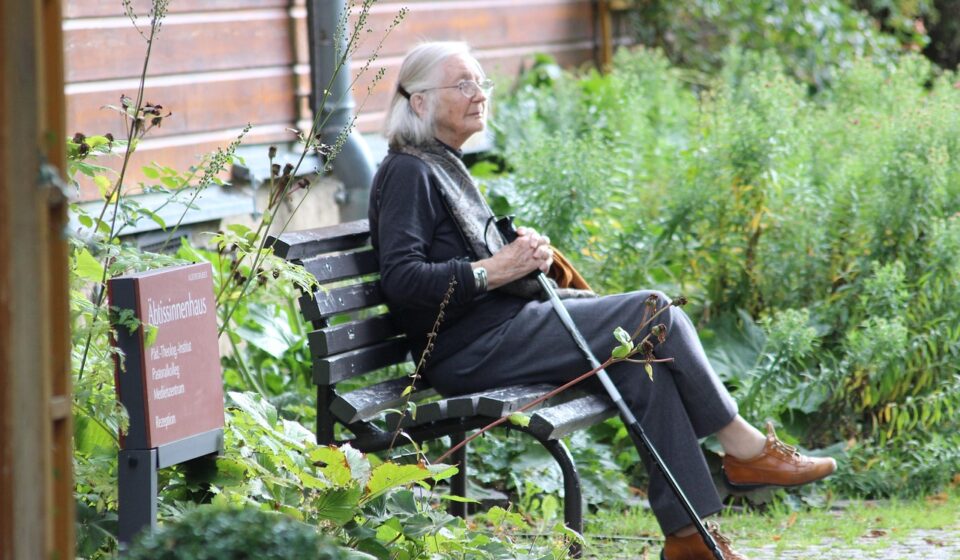 woman, old, granny, seniors, person, female, people, grandmother, face, folds, rest think, recall, to forget, pray, dreams, wait, hope, pensioners, dementia, retirement home, maintenance, nationals, bank, to sit, grandmother, dementia, dementia, dementia, dementia, dementia, retirement home