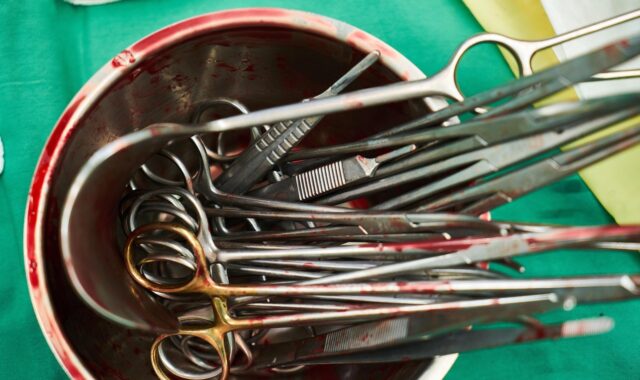 hospital, scissors, scalpel, surgery, clinical, work, operation, nurse, medicine, surgeon, operating room, green, anesthesia, teamwork, patient, hygiene, doctor, emergency