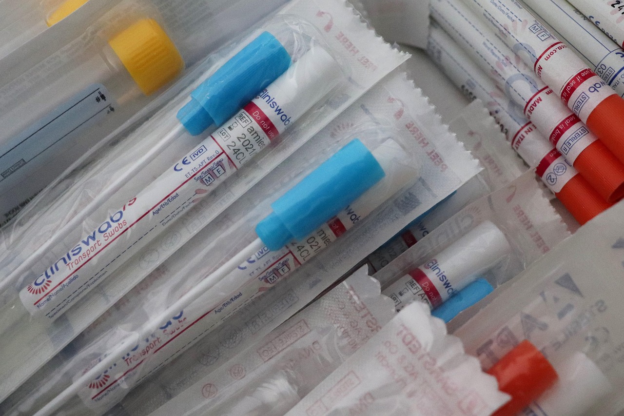 swab, test swab, medical swab, transport swab, clinical, sterile, packaging, healthcare, diagnostics, laboratory, test kit, covid test, sample collection, virus test, bacteria test, equipment, disposable, hygiene, plastic, medical supply, close-up, medicine, testing, hospital, health
