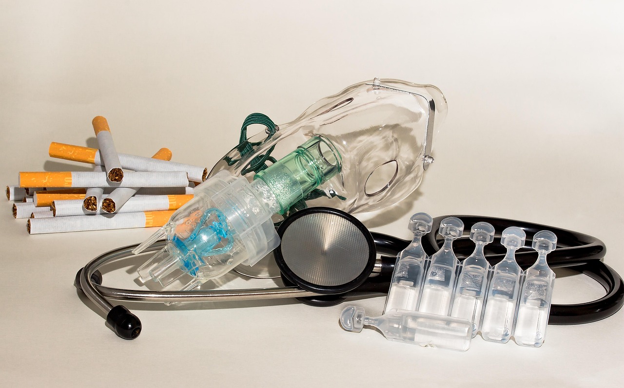 inhalation mask, aerosol mask, nebulizer, stethoscope, ampoules, medicine, liquid medication, ill, be healthy, lung diseases, lung disease, cigarettes, unhealthy, harmful, trigger of lung diseases, sick making, healthy inhale, ill inhale, arztbesuch, with smoking cessation, zwiespruch, zwiespruechig, contraindicated, nebulizer, nebulizer, nebulizer, nebulizer, nebulizer
