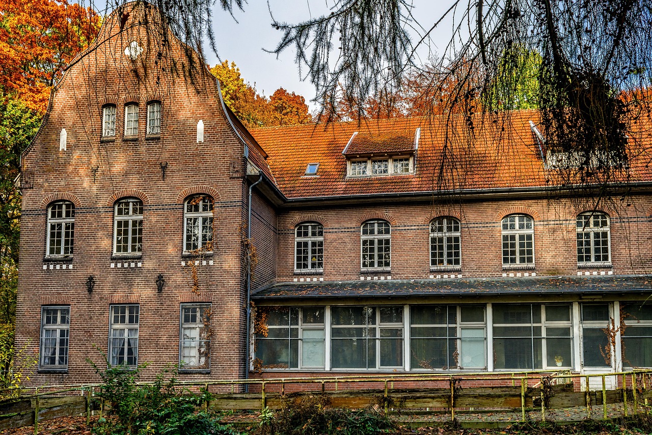 lost places, clinic, abandoned, house, disintegration, dilapidated, shabby, psychiatry, hospital, architecture, clinker, red, institution, old, pforphoto, maintenance, empty, uninhabited, window, building