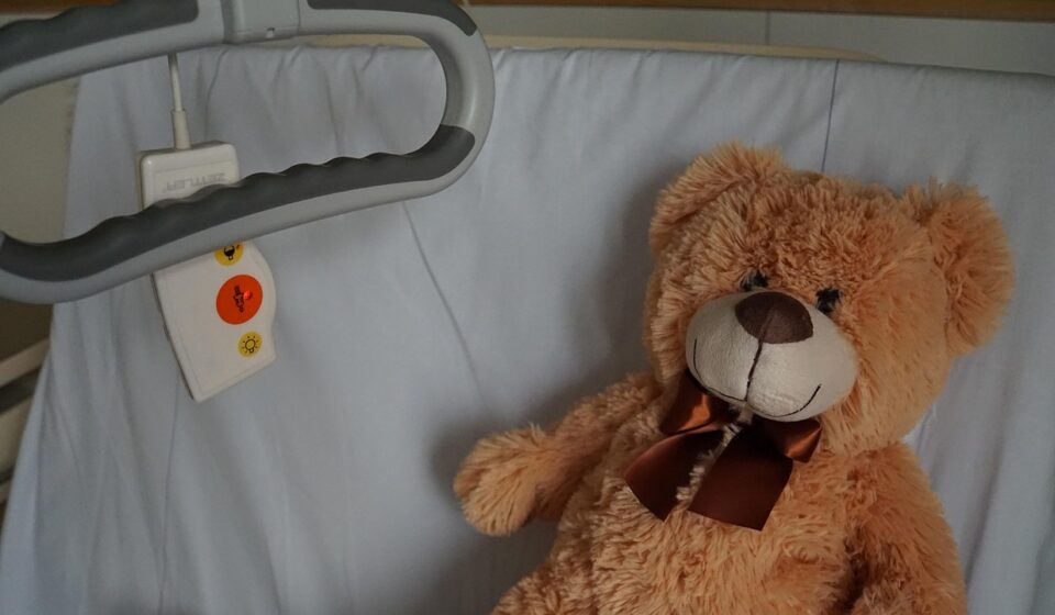 hospital, teddy, ill, bed, souvenirs, encouragement, stuffed animal, hospital bed, bell, nurse, stud, the help button, tools, improvement, cute, visit, handle, concerns, diversion, child, toy, cozy, love, care, recovery, hospital, hospital, hospital, hospital, hospital, hospital bed, hospital bed
