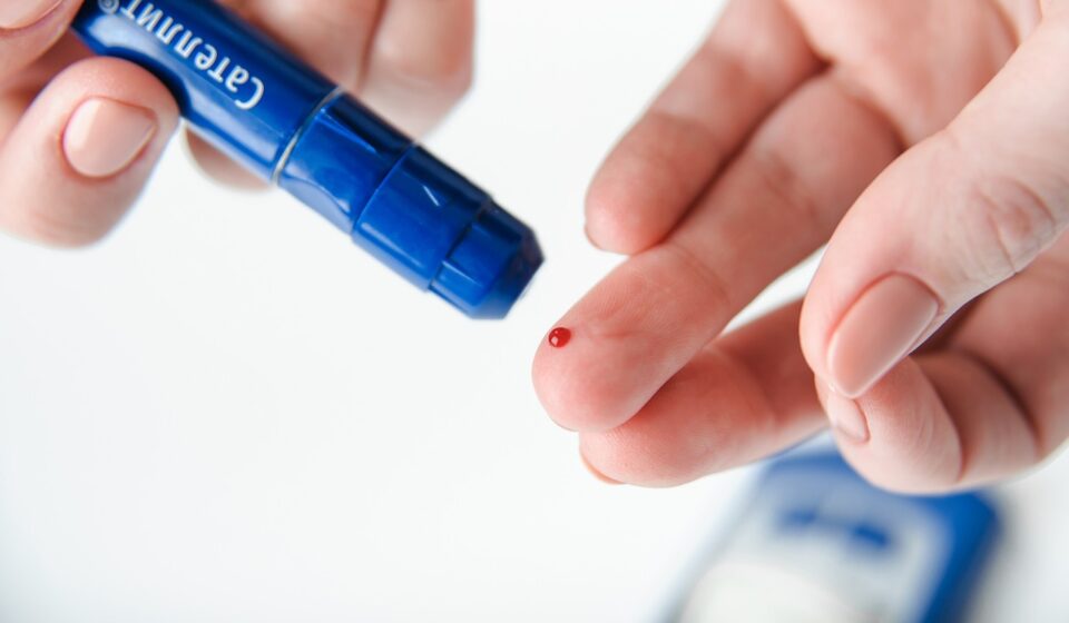 diabetes, elta, the meter, satellite express, pen, puncture of a finger, hands