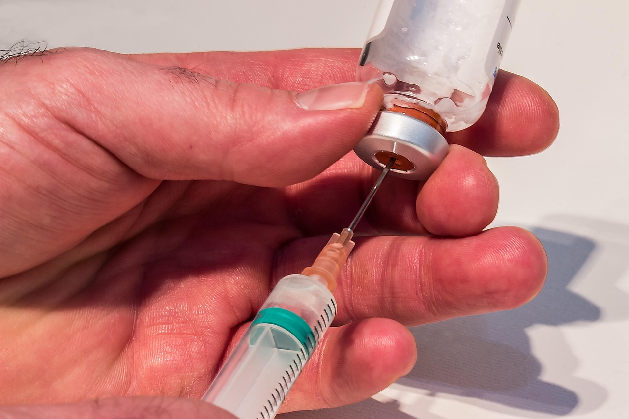 injection, needle, disposable syringe, injection syringe, ampoule, glass ampoule, health, raise a liquid, medicine, dissolve powder, distribute liquid, dissolved drug, sterile, hands, vial, painkiller, antibiotics, healthcare, injection, injection, injection, injection, injection, antibiotics